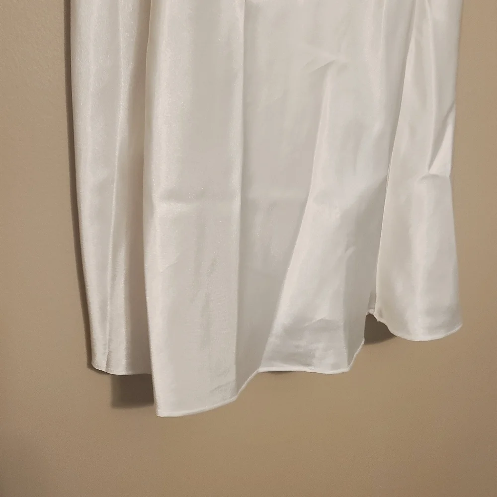 Victoria's Secret | Women's White Strappy Lace Chemise Gown (Size Medium)